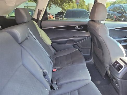 Used 2020 Kia Sorento LX image 29