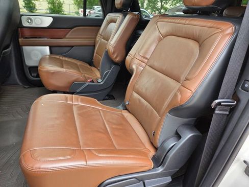 Used 2022 Lincoln Navigator L Reserve RWD image 8