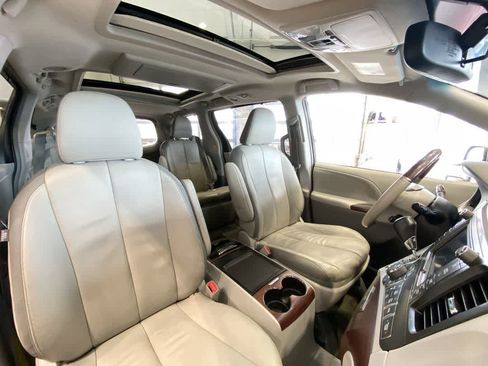 Used 2014 Toyota Sienna Limited AWD/4WD image 28