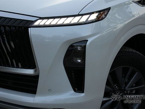 New 2026 INFINITI QX80 Pure image 2