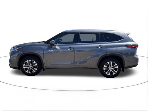Used 2021 Toyota Highlander XLE FWD image 6