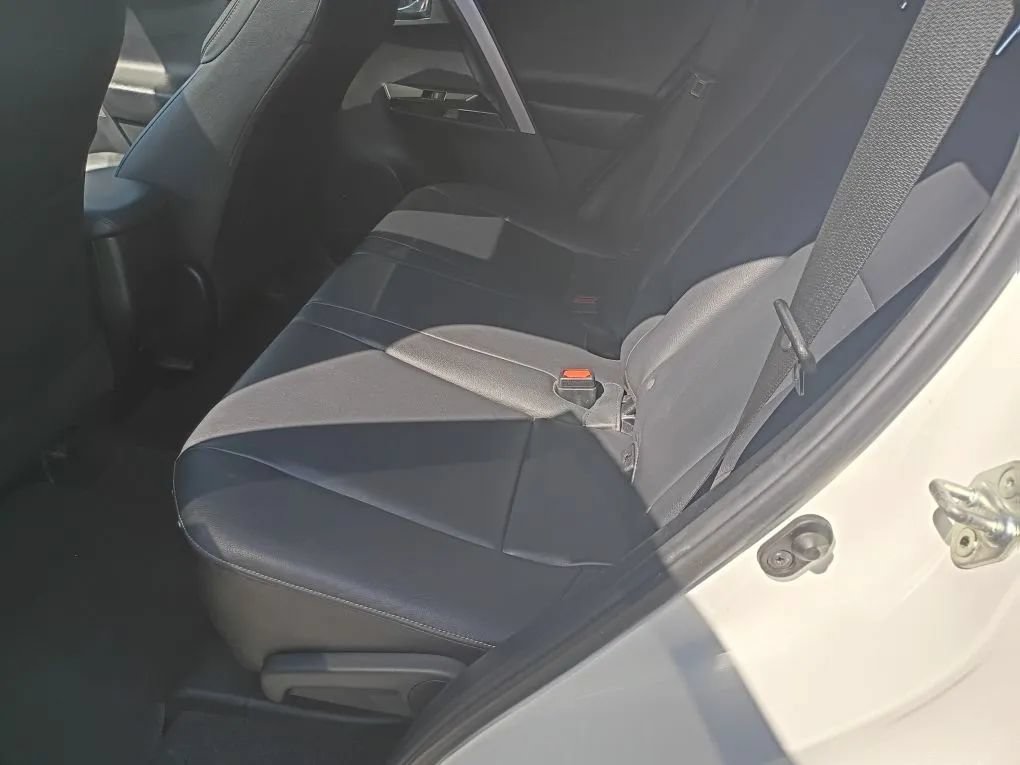 Used 2018 Toyota RAV4 Limited FWD image 19