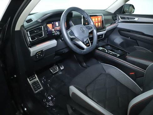 Certified 2024 Volkswagen Atlas Peak Edition SE AWD/4WD image 21