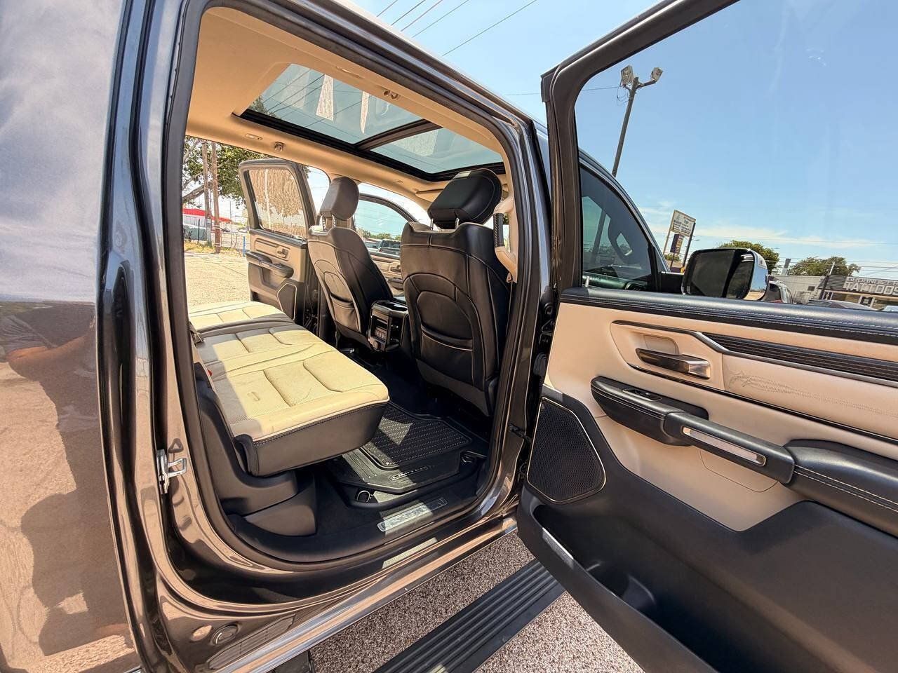Used 2019 RAM 1500 Limited w/ Advanced Safety Group AWD/4WD image 17