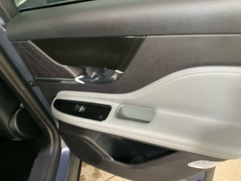 Used 2022 Lincoln Corsair AWD w/ Premium Package image 27