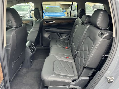 Used 2026 Volkswagen Atlas SE FWD image 32