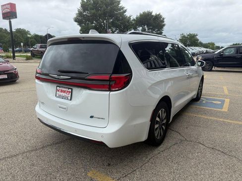 Used 2021 Chrysler Pacifica Touring-L image 5