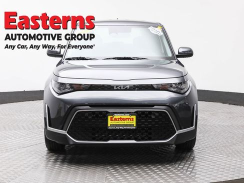 Used 2023 Kia Soul LX w/ LX Technology Package FWD image 2