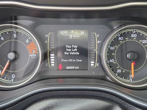 Used 2019 Jeep Cherokee Latitude Plus FWD image 23