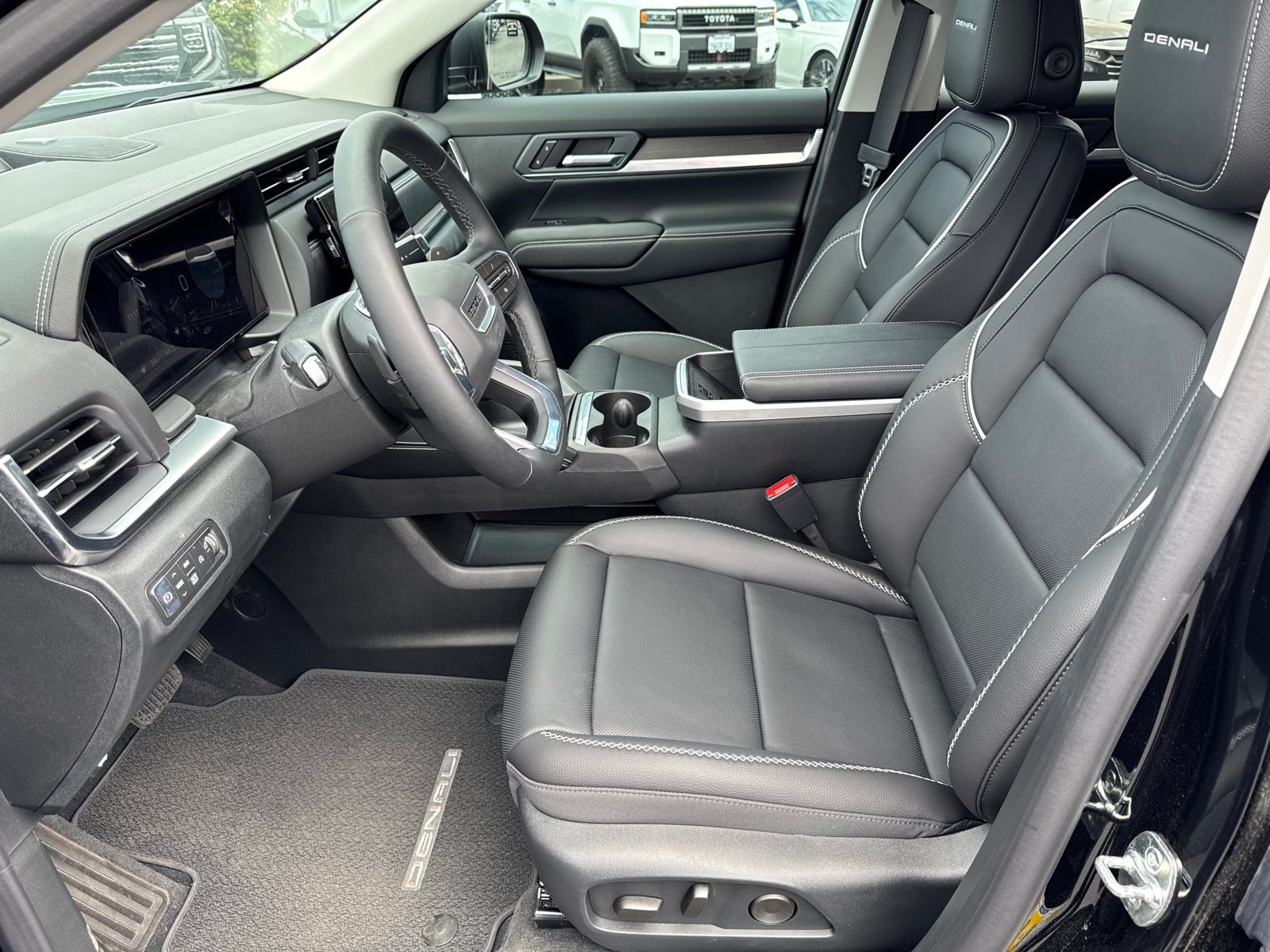 New 2026 GMC Terrain Denali w/ LPO, Black Badging Package AWD/4WD image 30
