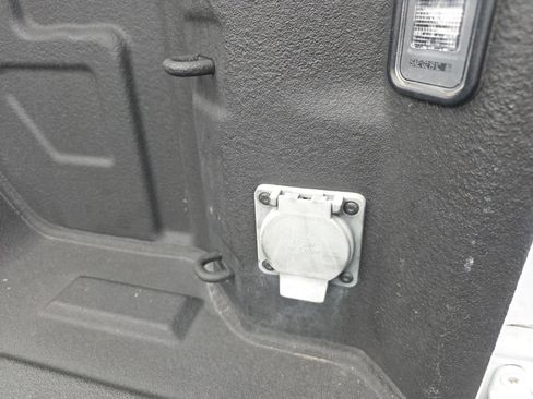 Used 2022 Chevrolet Silverado 1500 High Country w/ Technology Package image 21