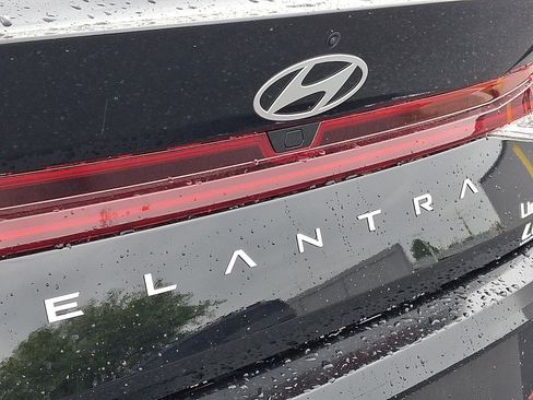New 2026 Hyundai Elantra Limited FWD image 20