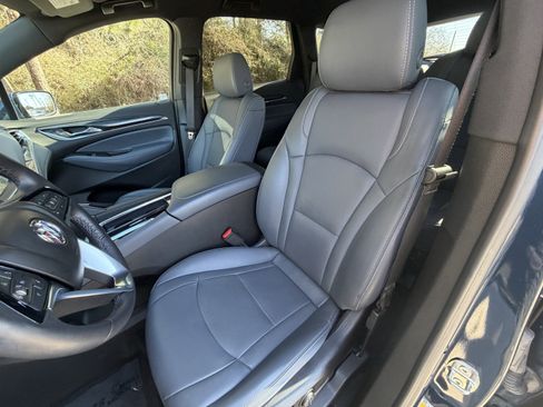 Used 2023 Buick Enclave Essence image 14