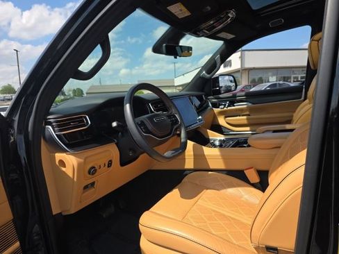 Used 2024 Jeep Grand Wagoneer L Series III w/ Rear Seat Video Group 1 AWD/4WD image 18