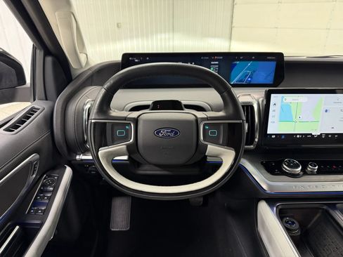 Used 2025 Ford Expedition Max Platinum AWD/4WD image 22