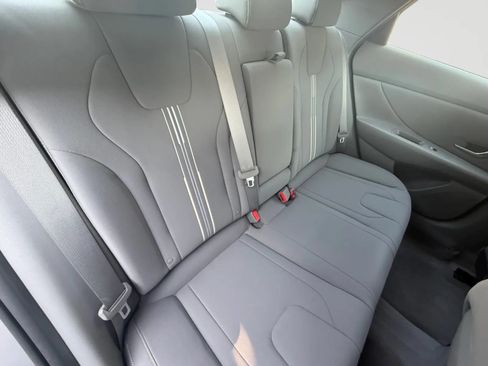 Used 2021 Hyundai Elantra SEL w/ Convenience + Premium Package FWD image 18