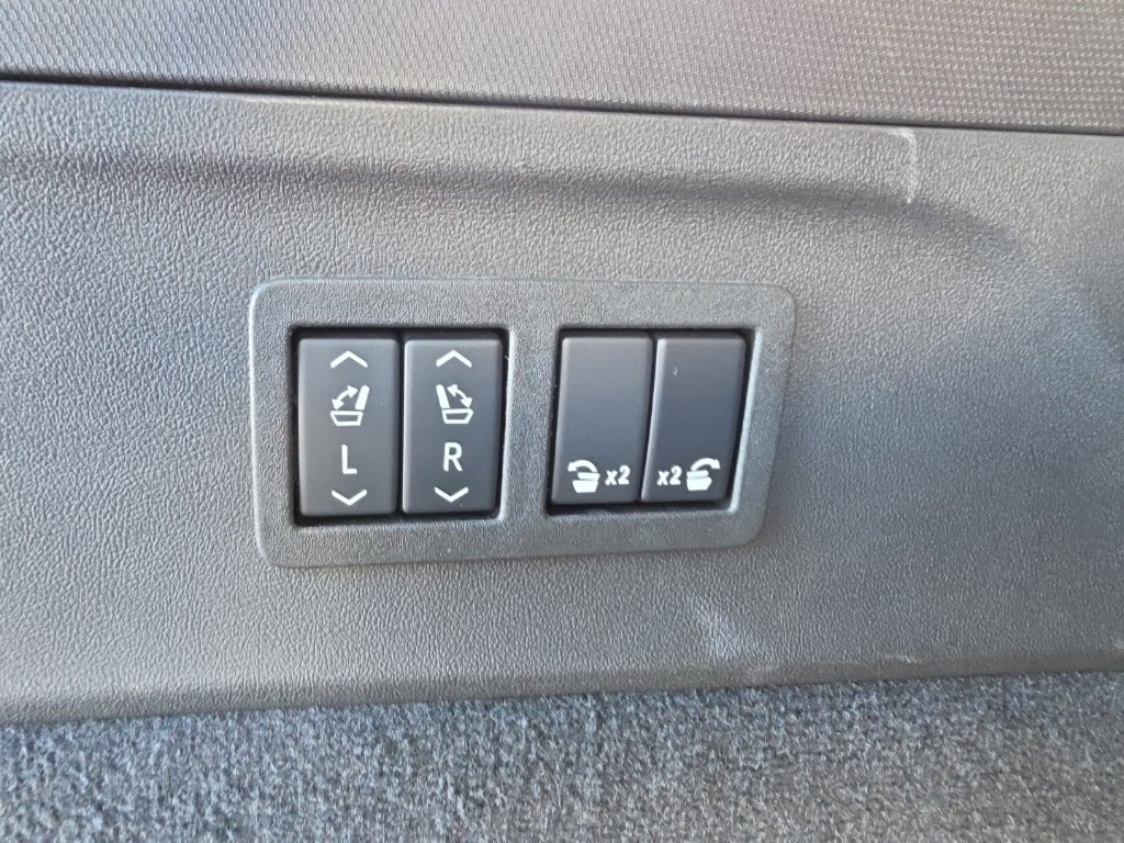 Used 2025 Cadillac Escalade IQ Sport 2 AWD/4WD image 16