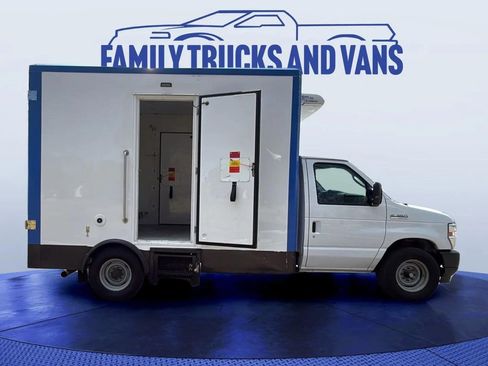 Used 2023 Ford E-350 and Econoline 350 Super Duty w/ Power Windows & Locks Group RWD image 9
