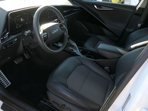 Used 2023 Kia Niro EX Touring image 12