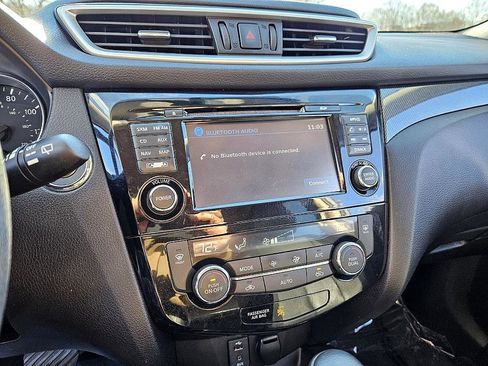 Used 2016 Nissan Rogue SL w/ SL Premium Package image 19