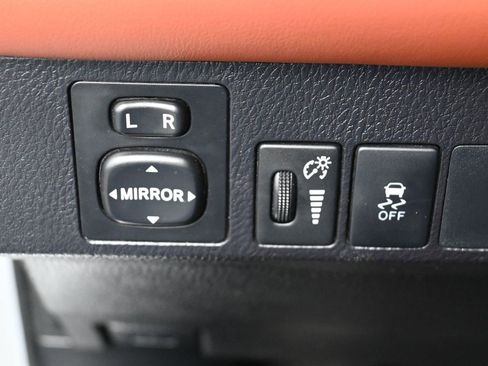 Used 2015 Toyota RAV4 Limited image 16