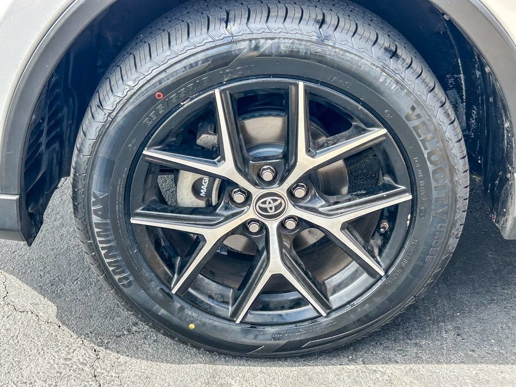 Used 2016 Toyota RAV4 SE FWD image 11
