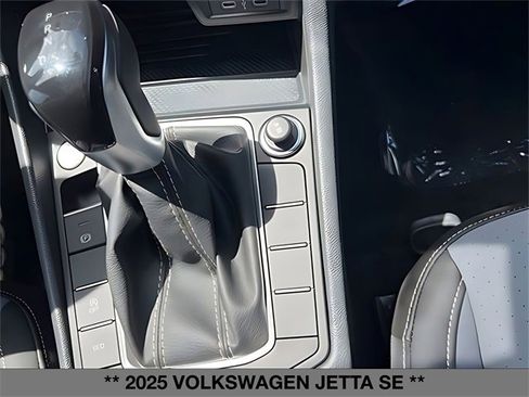 Used 2025 Volkswagen Jetta SE w/ Sunroof Package image 25