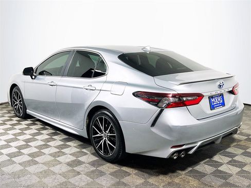 Certified 2022 Toyota Camry SE image 6