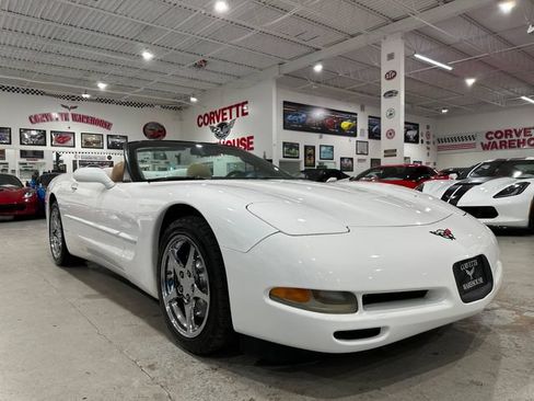 Used 2004 Chevrolet Corvette Convertible w/ Preferred Equipment Group RWD image 23