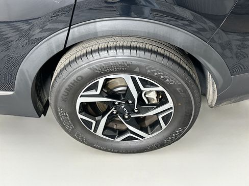 Used 2025 Kia Sportage LX FWD image 11