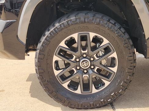 Used 2023 Toyota Tundra Limited AWD/4WD image 8