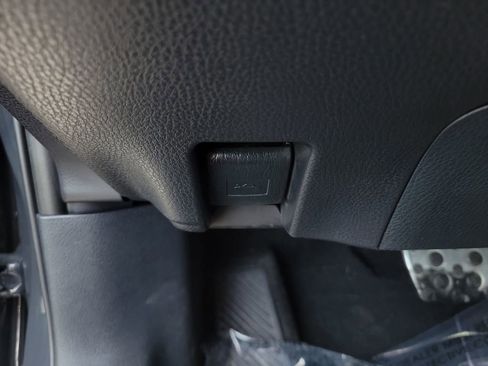 Used 2025 Toyota Camry SE image 33