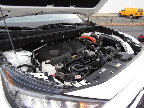 Used 2021 Toyota RAV4 LE image 31
