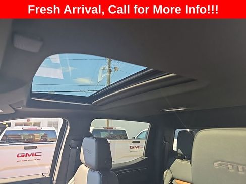 Used 2024 GMC Sierra 1500 AT4 w/ Technology Package image 5