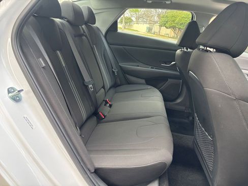 Used 2025 Hyundai Elantra SEL image 22