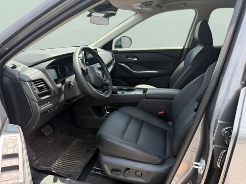 Certified 2026 Nissan Rogue SV w/ SV Premium Package FWD image 34