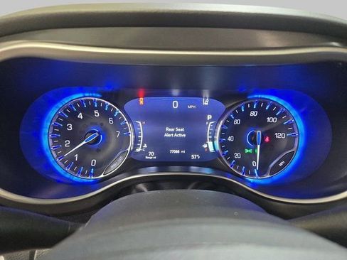 Used 2023 Chrysler Pacifica Touring-L image 22