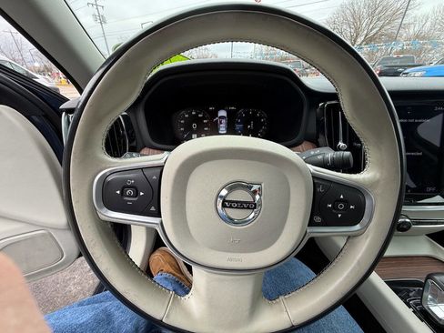 Used 2022 Volvo S60 B5 Inscription image 17