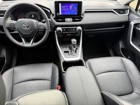 Used 2023 Toyota RAV4 XLE Premium image 23