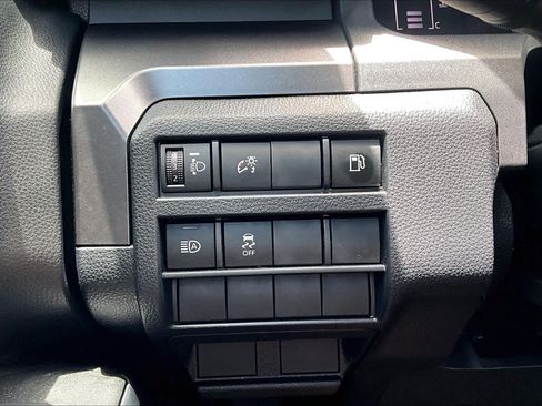 Used 2025 Toyota 4Runner SR5 AWD/4WD image 33