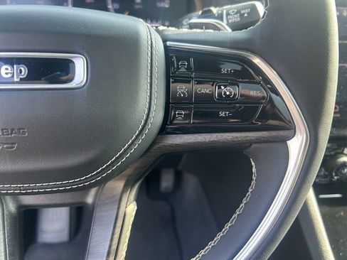 Used 2023 Jeep Grand Cherokee Overland w/ Luxury Tech Group IV AWD/4WD image 31
