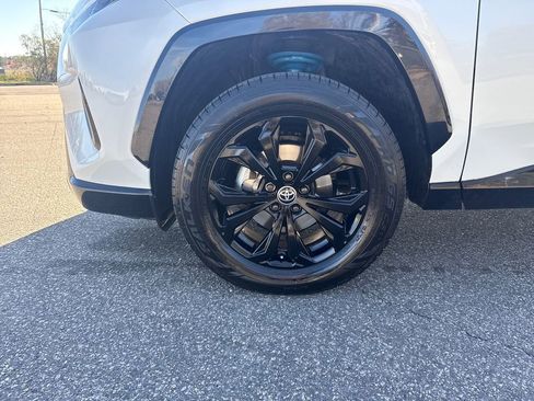 Used 2022 Toyota RAV4 SE image 30