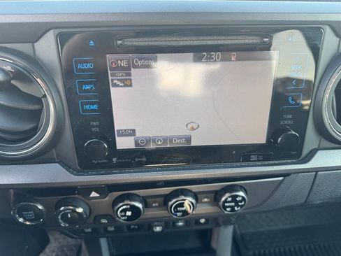 Used 2018 Toyota Tacoma TRD Sport w/ Technology Package image 20