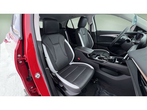 Certified 2025 Buick Envision Sport Touring image 32