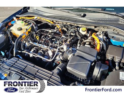 Used 2020 Ford Escape Titanium image 28