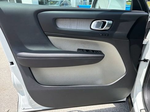 Used 2023 Volvo XC40 B5 Plus w/ Protection Package Premier AWD/4WD image 10