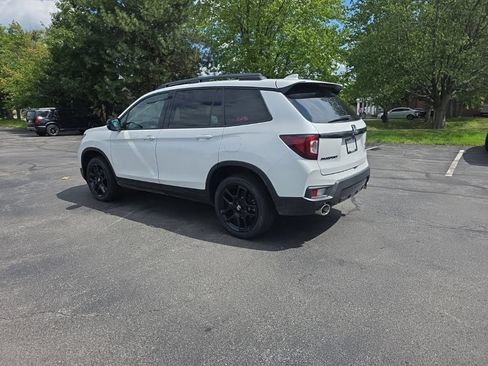 Certified 2024 Honda Passport Black Edition image 5