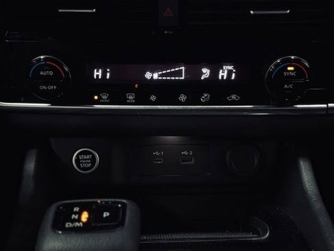 Used 2022 Nissan Rogue SV image 30