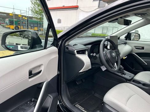 New 2026 Toyota Corolla Cross LE AWD/4WD image 9