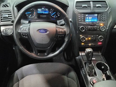 Used 2018 Ford Explorer XLT image 22